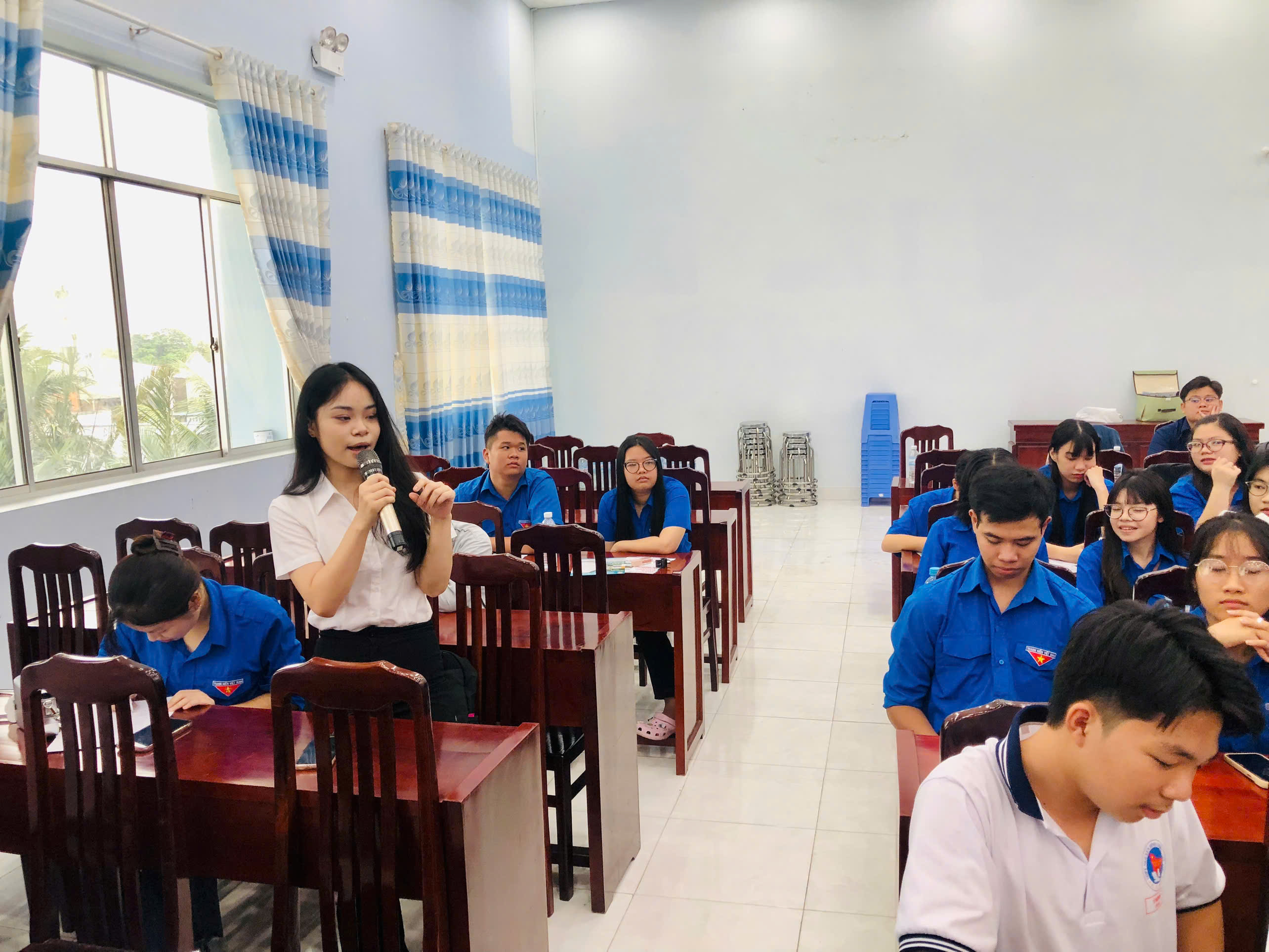 Thanh nien trao doi va dat cau hoi ve chuong trinh xuat khau lao dong Nhat Ban tai Hoi nghi