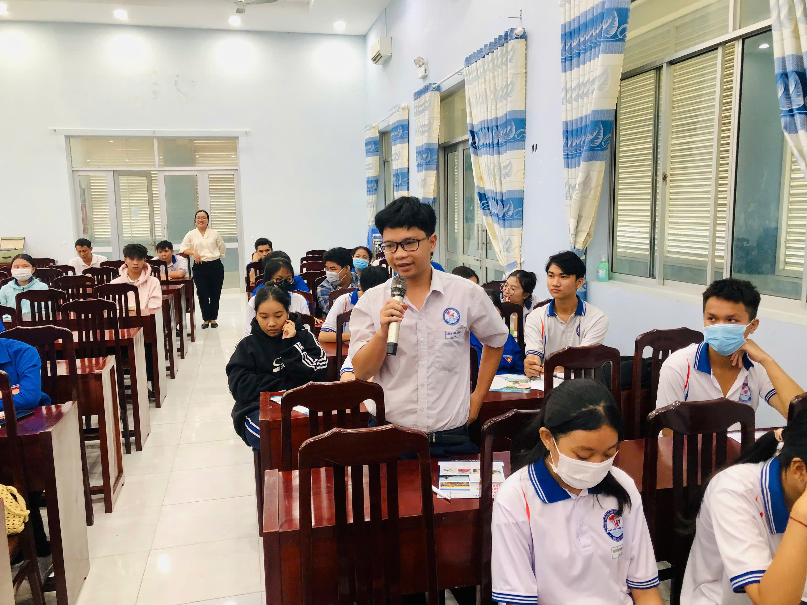 Thanh nien trao doi va dat cau hoi ve chuong trinh xuat khau lao dong Nhat Ban tai Hoi nghi