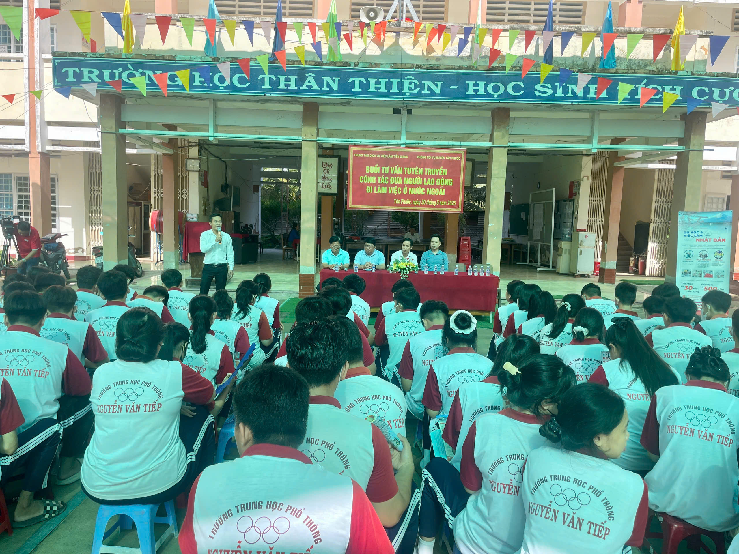 [30.05.2025] Hoa Hướng Dương Tham Gia Tư Vấn Xuất Khẩu Lao Động Tại Trường THPT Nguyễn Văn Tiếp, Tiền Giang