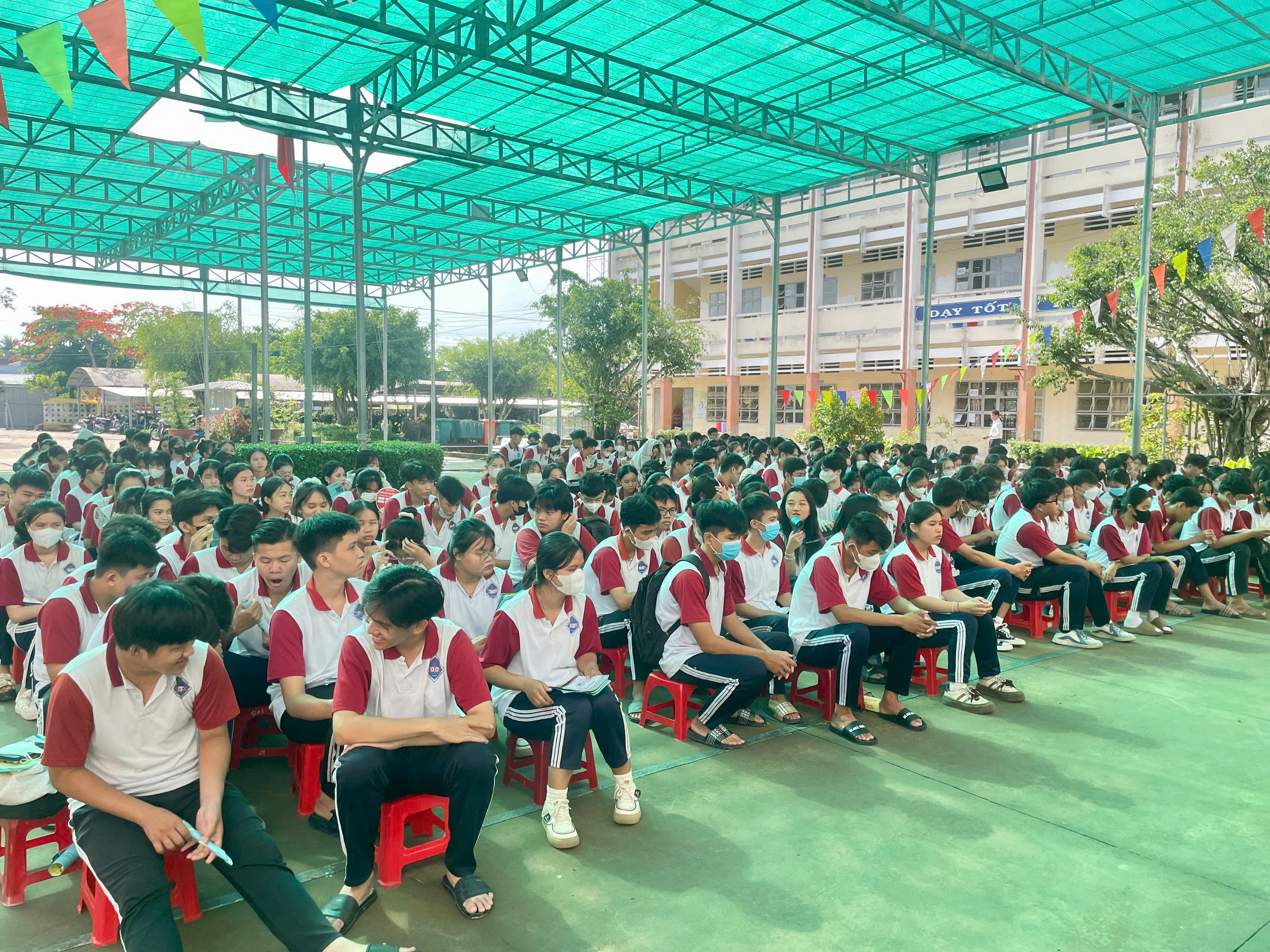 Hoc sinh tham gia hoi thao xuat khau lao dong nhat ban