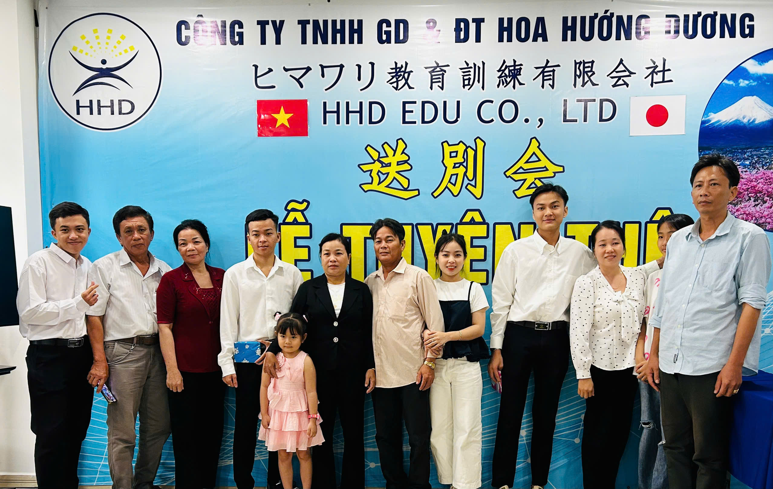thuc tap sinh va gia dinh trong buoi le tuyen the